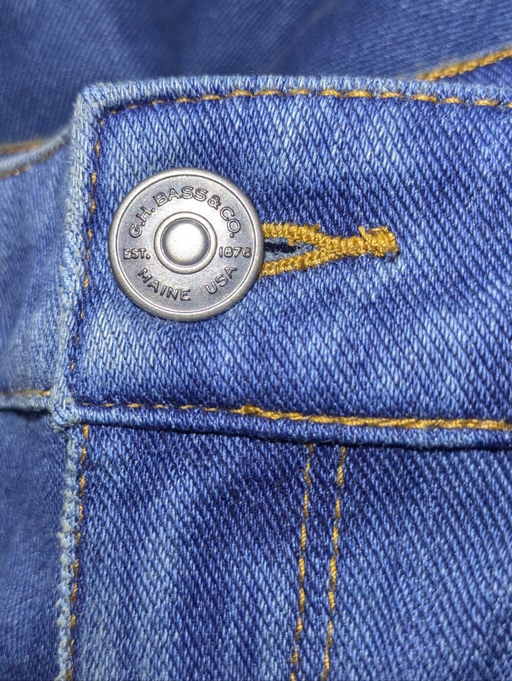 G.H. BASS & CO. SIZE - 2 Comfort Skinny Stretch Jeans in Medium Blue Wash - Picture 12 of 13